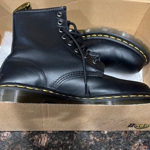 Dr Martins leather black boots